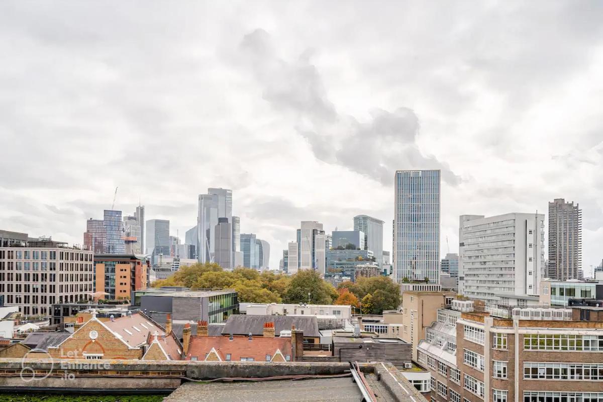 Smart 2br With Rooftop View Apartment *